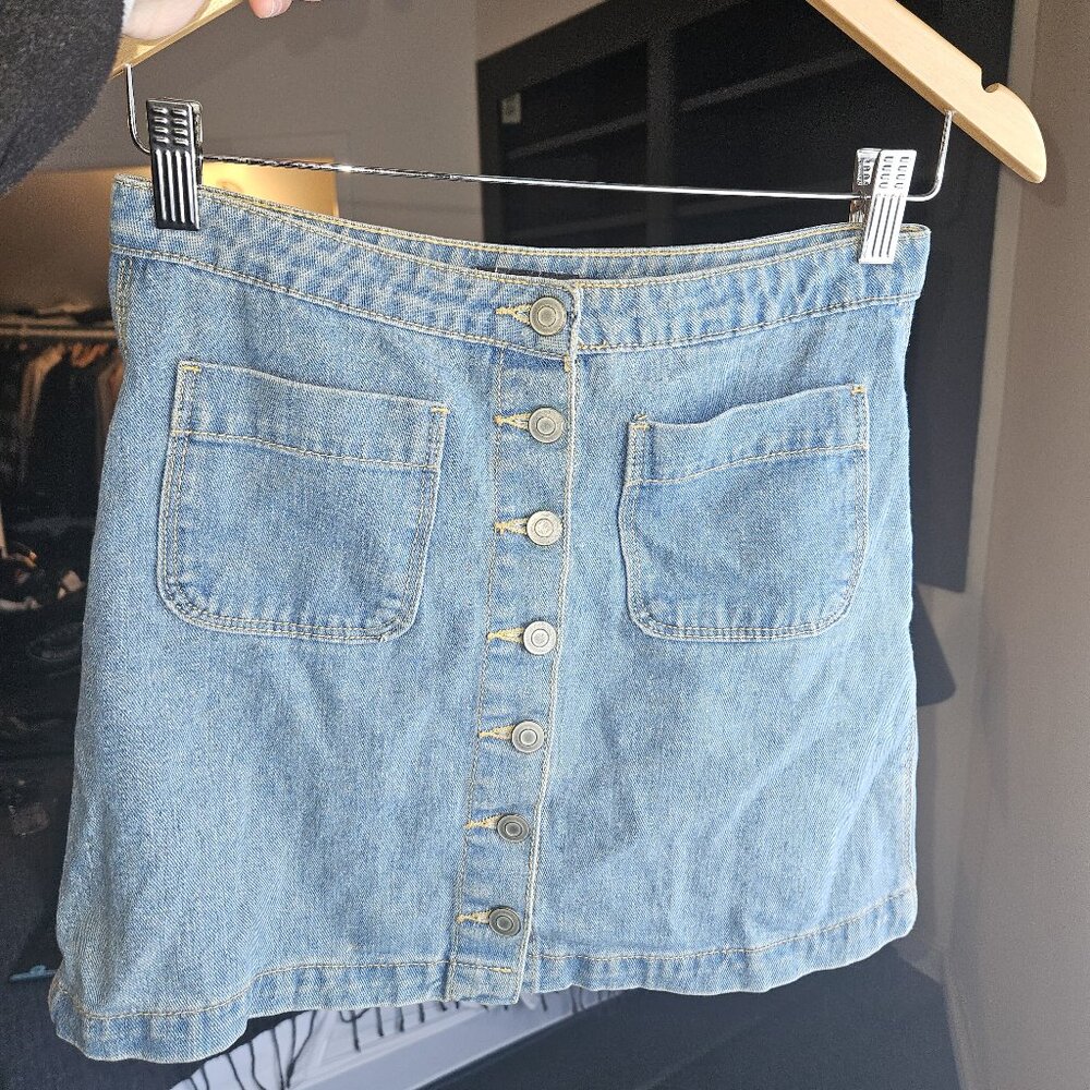 Brandy Melville Denim Skirt (Size S, Never Worn)